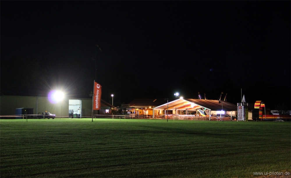 Flugplatz Dankern bei Nacht
